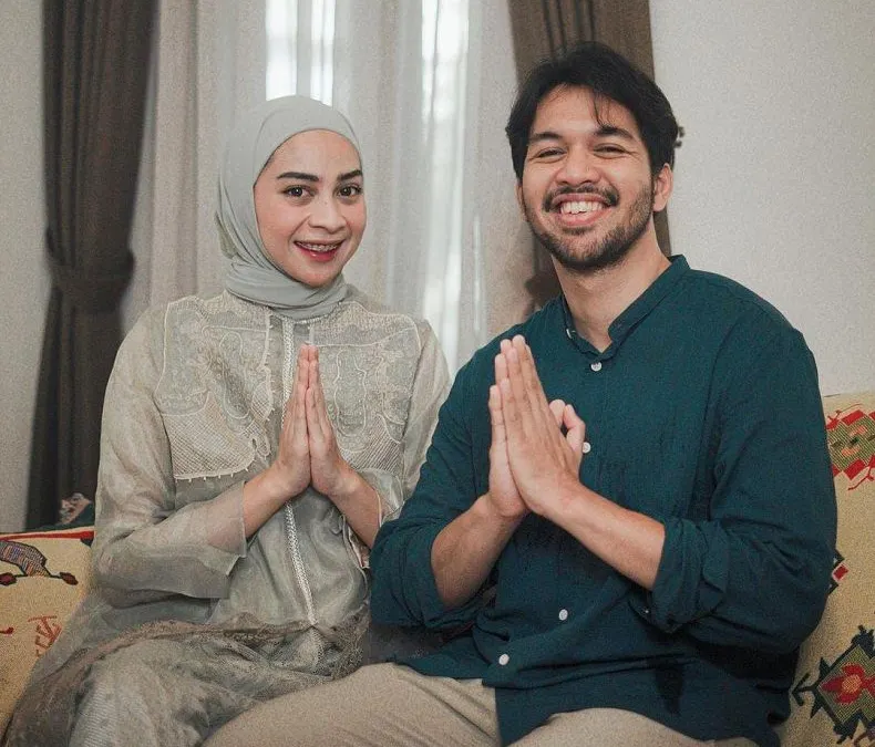 FOTO KELUARGA: Ira Nandha (kiri) dan Elmer Syaherman (kanan)