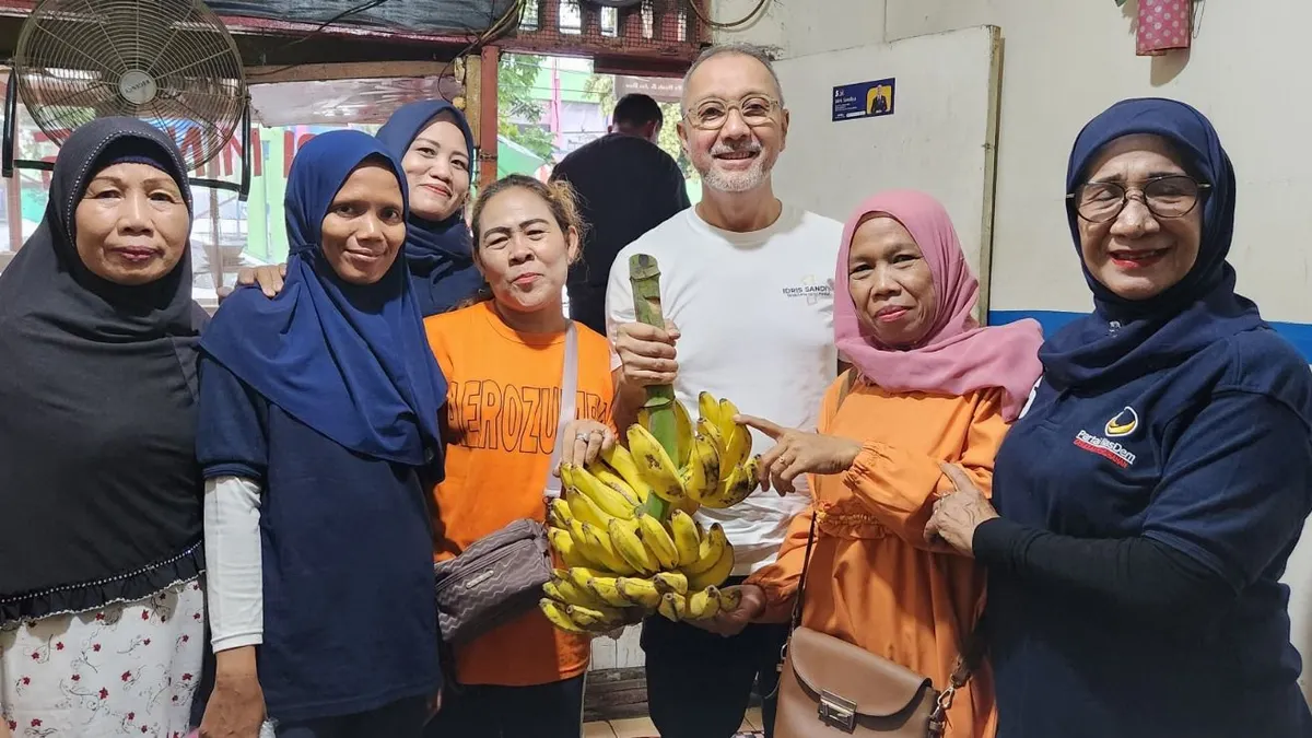 Diberi Oleh-oleh Pisang Raja, Idris Sandiya Terharu