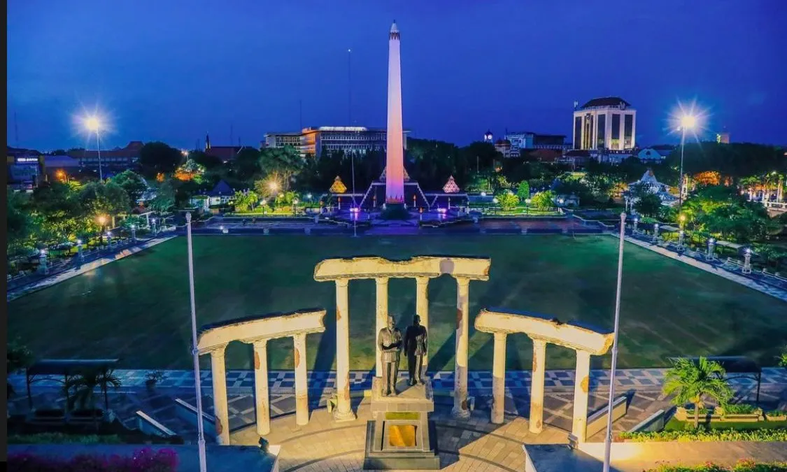 Tugu Pahlawan Surabaya | Di Pulau Jawa terdapat beberapa kota tertua yang bahkan berdiri sebelum tahun 1000 masehi dan ada yang sejak 750 masehi.