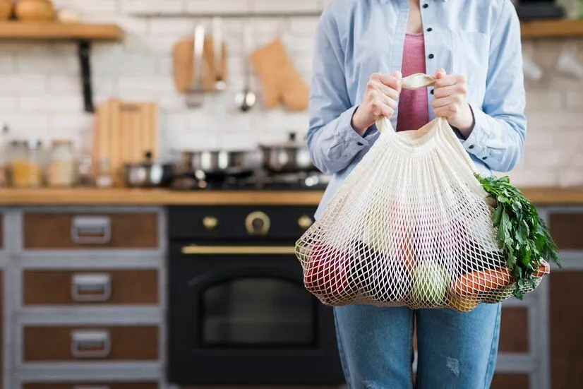 Ilustrasi - Indonesia akan Melarang Penggunaan Plastik Sekali Pakai pada 2029, Cek Peraturan Lengkapnya (Freepik)
