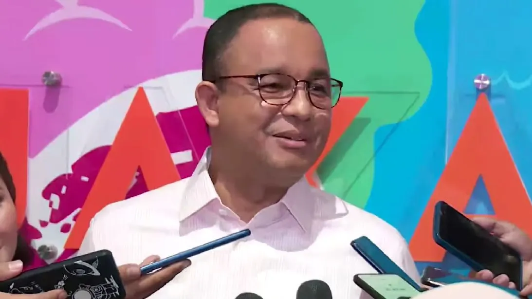 Anies Baswedan sendiri memang sangat jarang terlihat berinteraksi bersama dengan Presiden Jokowi, berbeda dengan dua lawan capres lainnya.