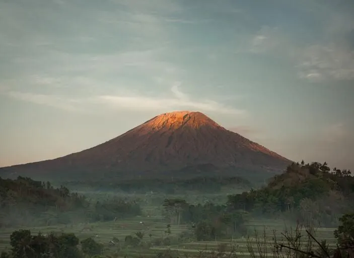Ilustrasi gunung tertinggi 