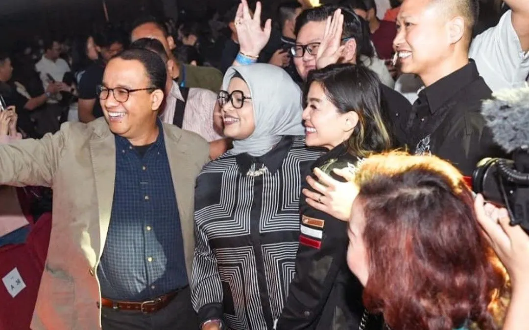 Anies Baswedan dan Istrinya bersama Merry Riana beserta Suaminya Double Date Nonton Konser Ronan Keating (Instagram @aniesbaswedan)