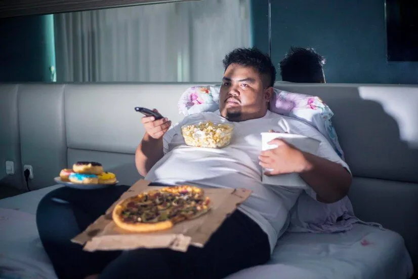 Hindari Memakan Makanan Ini di Malam Hari, Kalau Tidak Ingin Tidurmu Terganggu (Freepik)