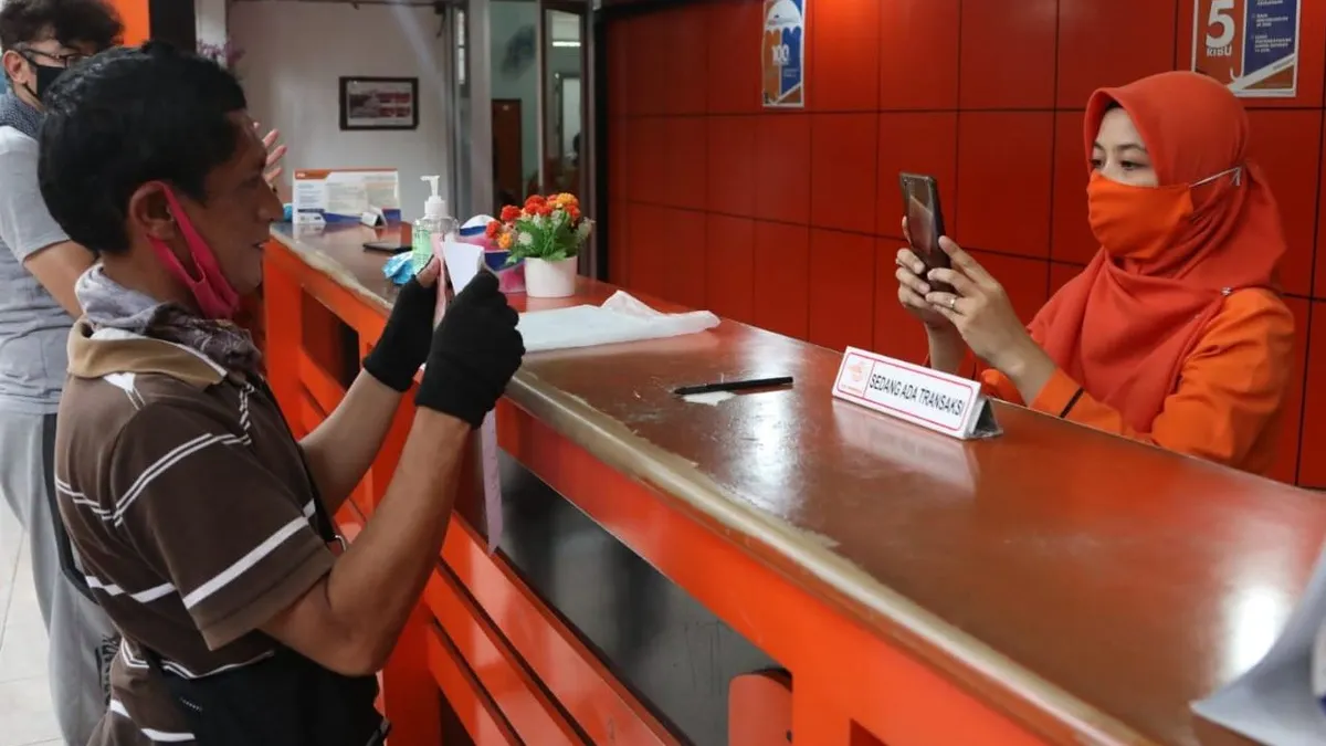 Ilustrasi Pencairan BPNT di PT Pos Indonesia