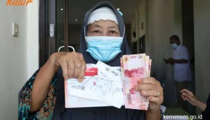 Salah satu daerah yang hari ini mendapatkan pencairan bansos dan PKH adalah wilayah Banyuwangi, Jawa Timur.