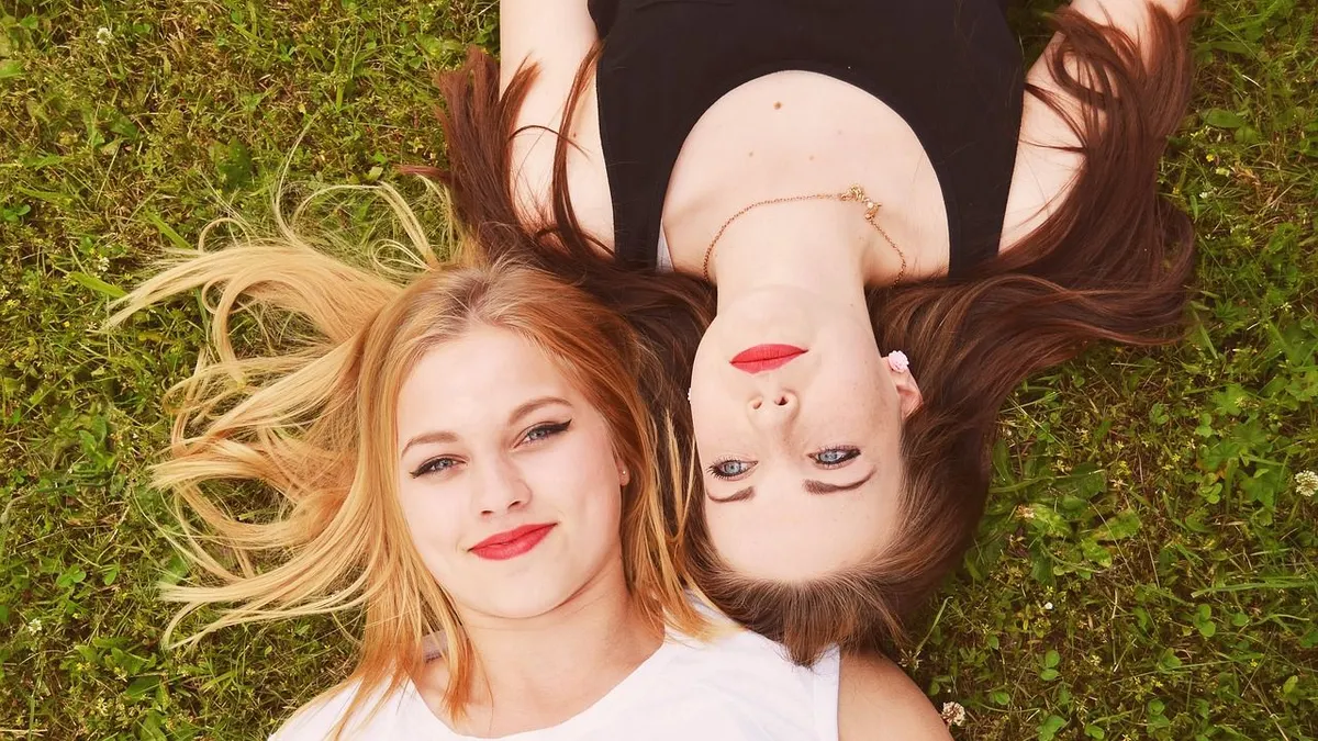 6 Ciri Orang Punya Inner Beauty Kuat Dibalik Sikapnya yang Sederhana, Salah Satunya Selalu Tersenyum