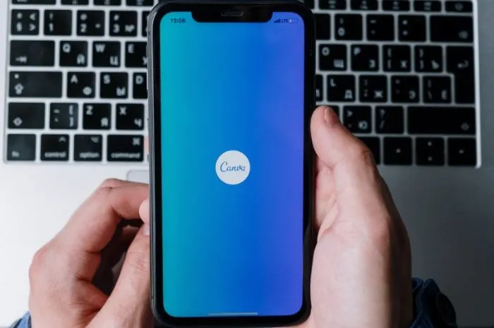 Adapun berikut 8 website yang wajib kamu ketahui yang dapat digunakan dalam membuat tugas. Catat dan hafalkan baik-baik ya.