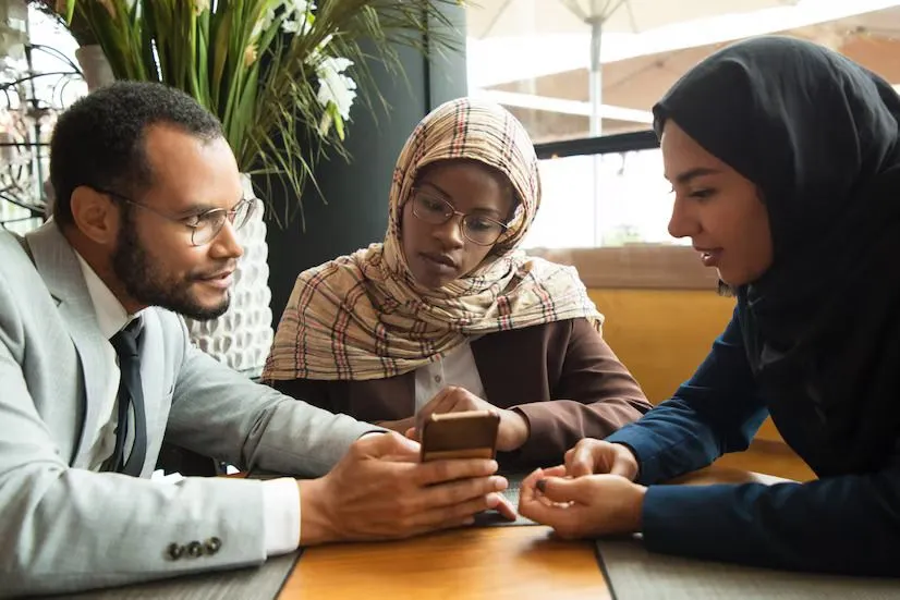 Perbedaan Pinjol Syariah dan Konvensional (Freepik @pch.vector)