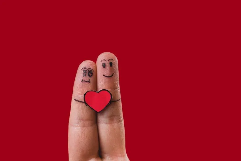 Memberi Hadiah atau Berkata Mesra, Jenis Love Language Mana yang Cocok untukmu? Ternyata Ungkap Hal Menarik (Freepik)