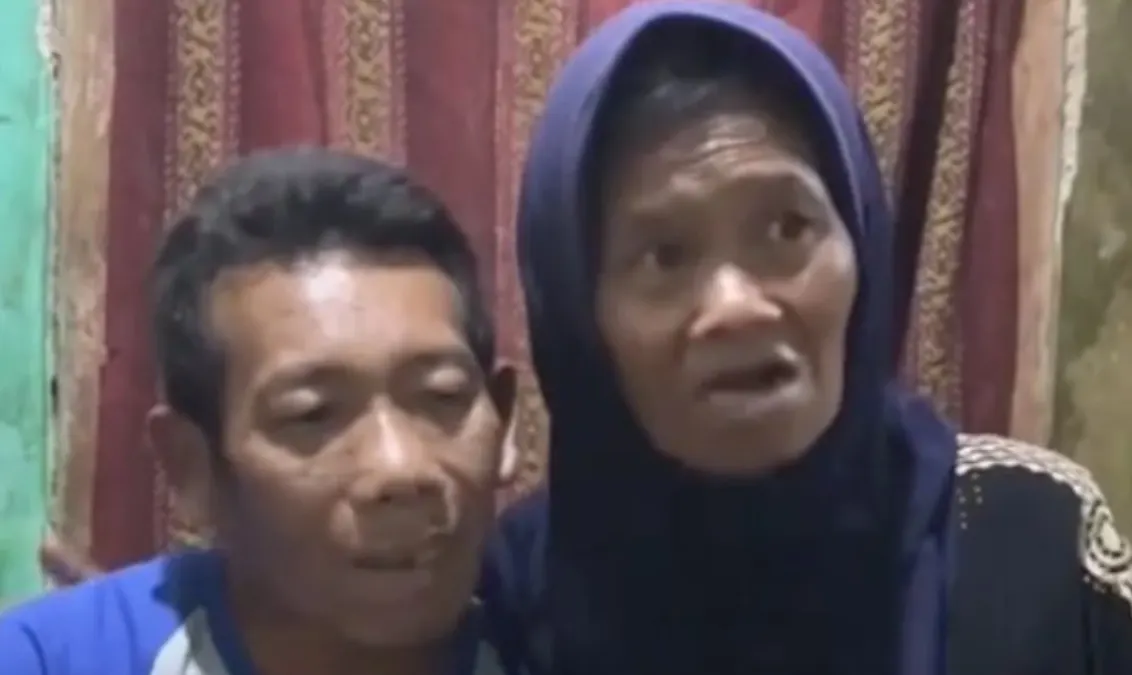 Anak Mbal yang bernama Fitri merasa malu dan sedih karena parodi 'A kasihan A' membuatnya mengalami perundungan.