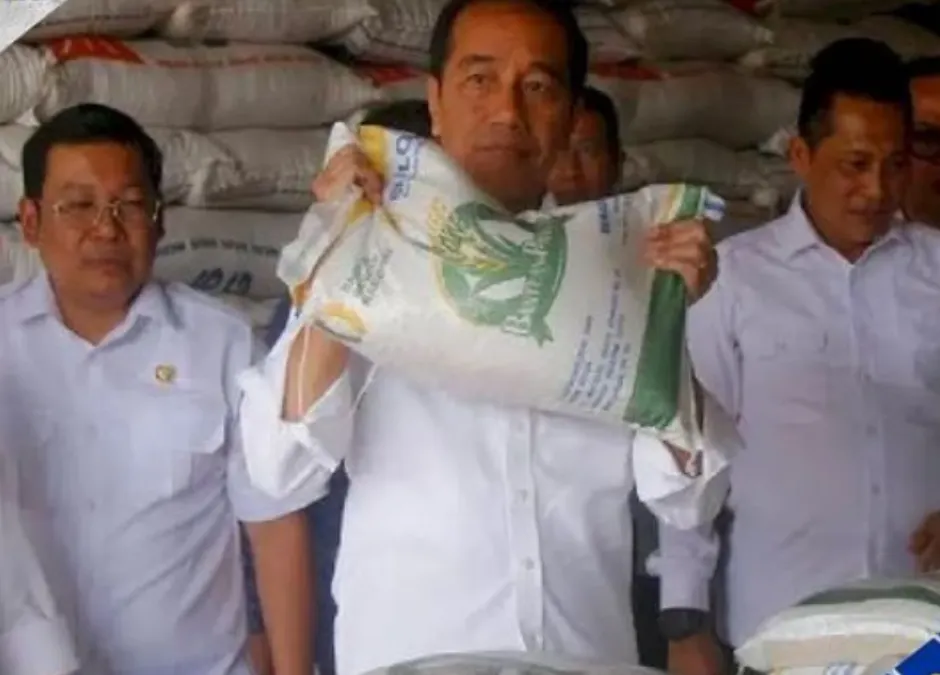 Presiden Joko Widodo hentikan sementara 2 bansos