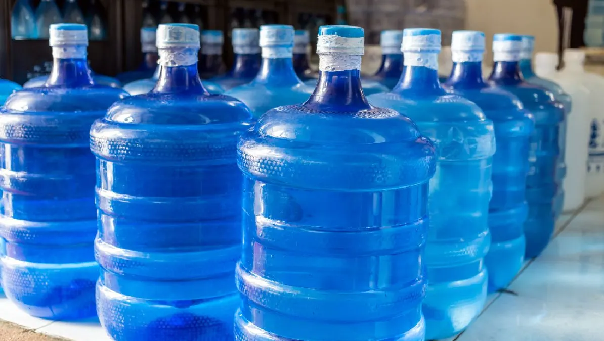 Ilustrasi. Ramai berita soal botol galon air mineral dari merk terkenal yang ternyata masih mengandung BPA atau bisphenol.