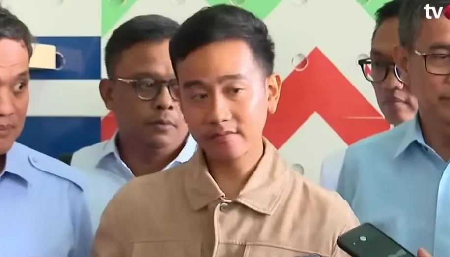 Imbas Bagi-Bagi Susu di CFD, Bawaslu Putuskan Gibran Rakabuming Raka Langgar Aturan Pergub DKI Jakarta (YouTube TV One News)
