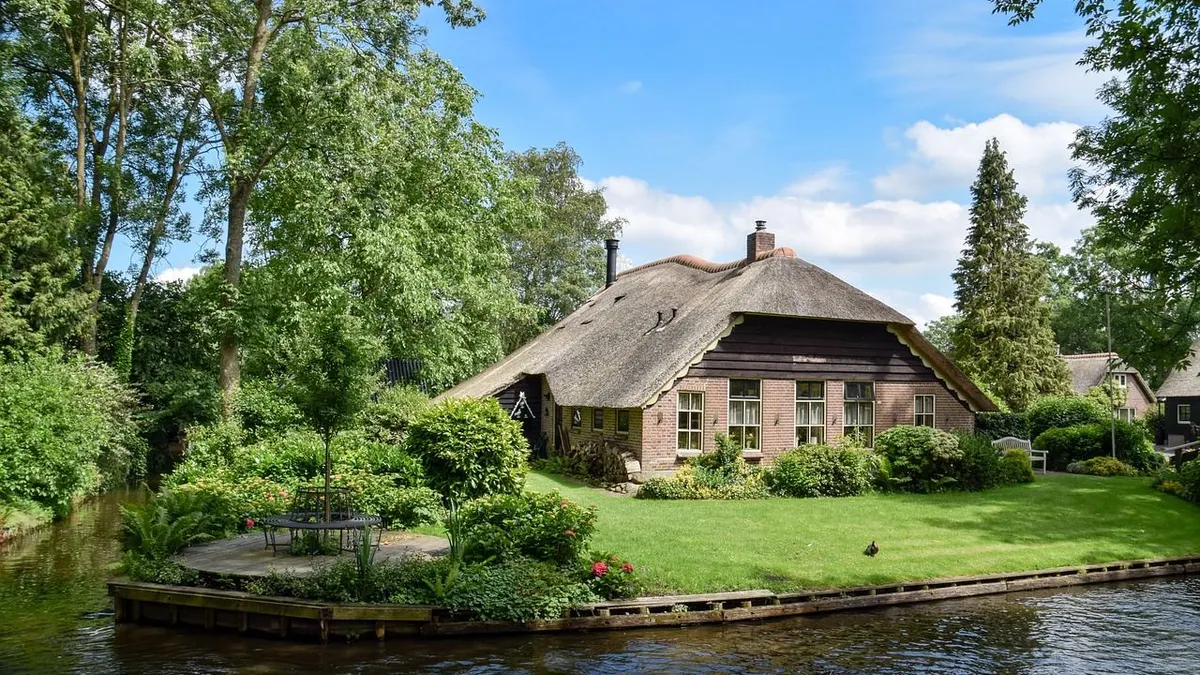 Desa Giethoorn