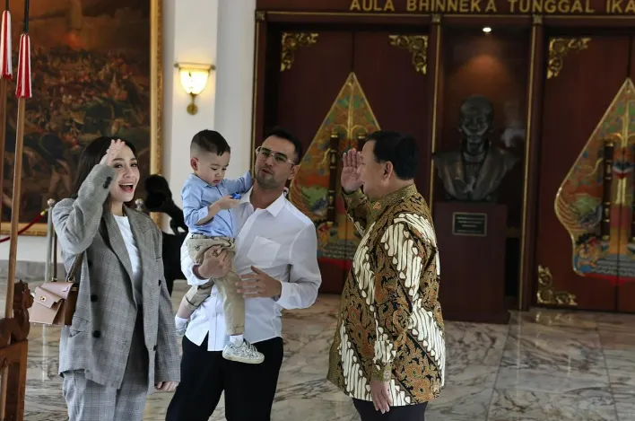 Raffi Ahmad dan Nagita Slavina Bertemu dengan Prabowo Subianto