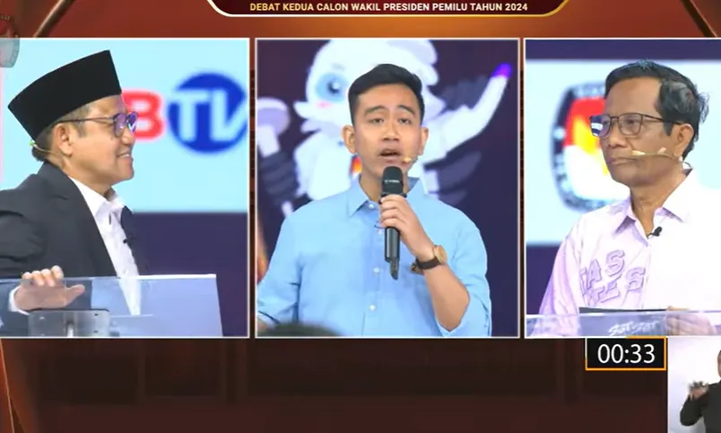 Ekspresi Cak Imin dan Mahfud MD Berubah Saat Disalami Gibran di Akhir Sesi, dari Tersenyum Menjadi Cemberut (YouTube KPU RI)