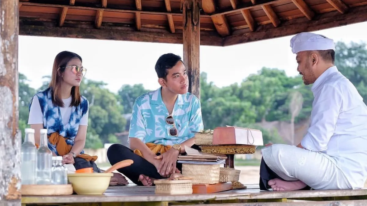 Gibran Rakabuming Raka dan Selvi Ananda di Pantai Mertasari Sanur, Bali