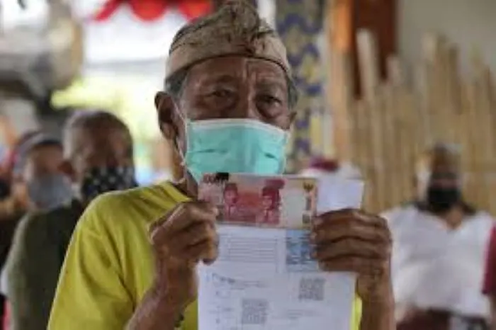 Ilustrasi pencairan bansos kepada KPM