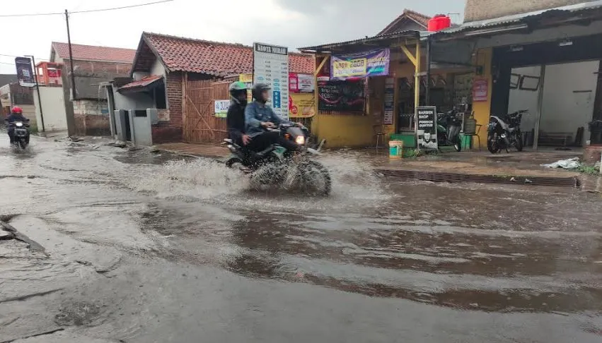 Badan Meteorologi Klimatologi dan Geofisika (BMKG) merilis prakiraan cuaca pada Kamis, 28 Desember 2023 di wilayah DKI Jakarta.