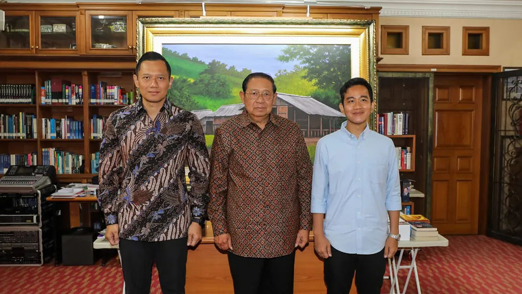 Pelantikan AHY sebagai Menteri ATR menjadi bukti kedekatannya dengan anak sulung Jokowi membuahkan hasil, setelah ditinggalkan Anies.