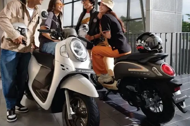 Jadi, jika kamu ingin tampil keren, hemat bahan bakar, dan tetap nyaman di jalan raya, Honda Scoopy adalah pilihan yang tepat.