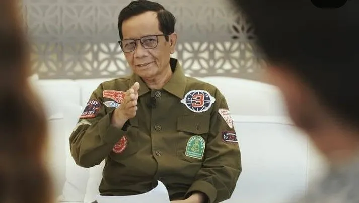 Alvin Lim juga turut mengklaim bahwa pernyataan Mahfud MD akan membersihkan hukum di Indonesia jika dirinya jadi wapres adalah omong kosong.
