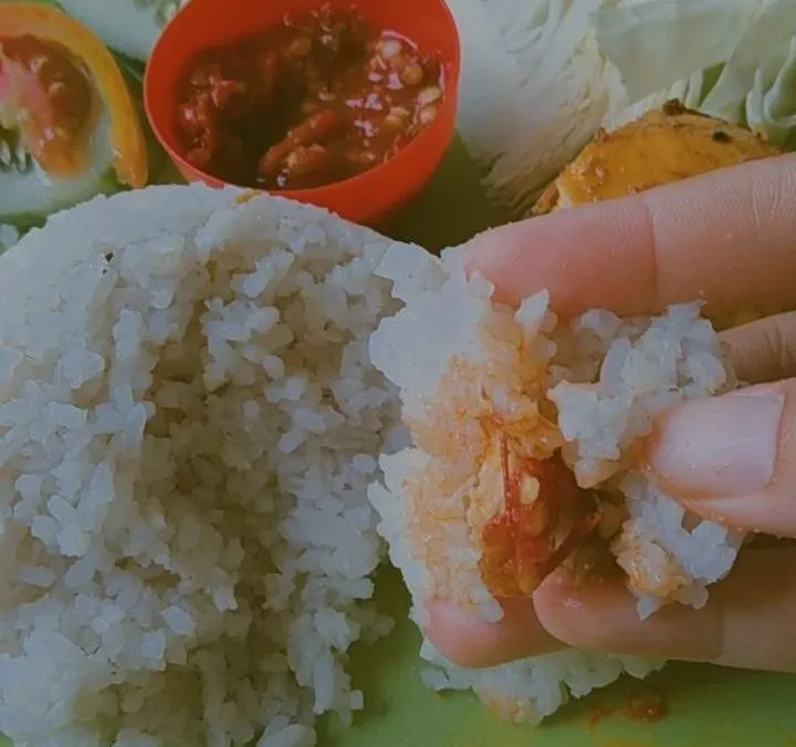 Kebiasaan Unik Orang Indonesia yang Bikin Para Bule Geleng-Geleng Kepala