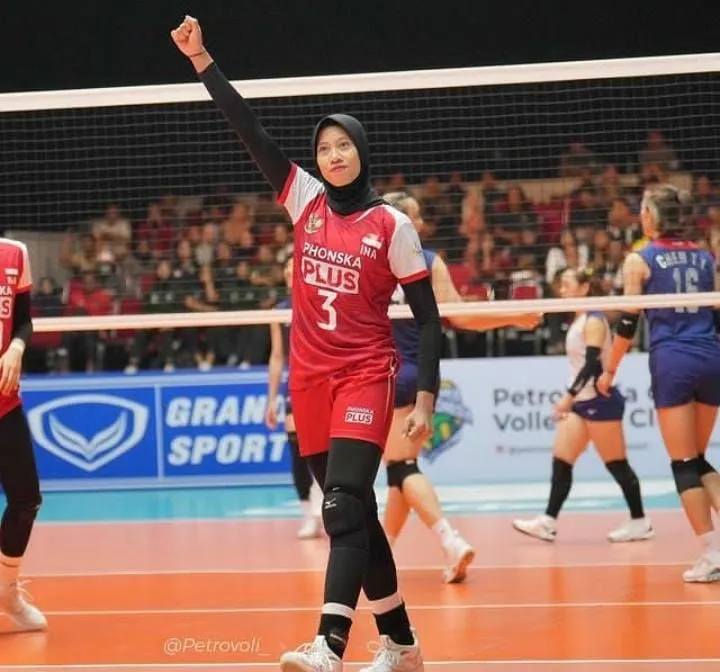 Megawati jadi pemain voli pertama di V-Leage yang Gunakan Hijab (instagram / @megawatihangestrip)