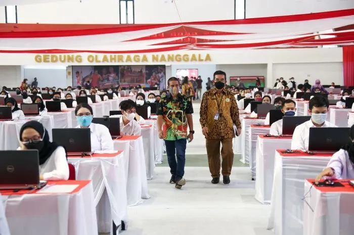 Sebelum mengikuti ujian SKD, para peserta harus mengetahui ketentuan pakaian yang digunakan pada saat ujian.   