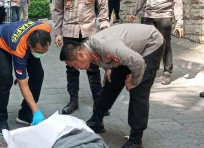 Korban pembunuhan sadis di lobi mal Central Park sempat berteriak minta tolong. 