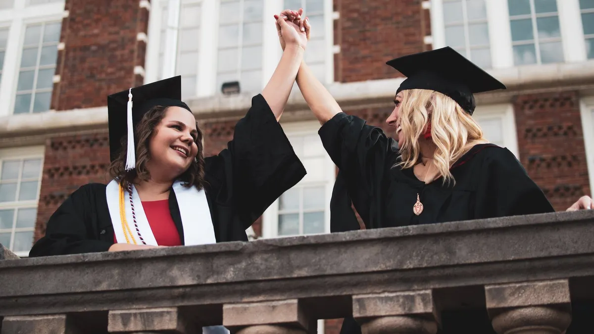 5 PTN dengan Biaya Kuliah Paling Murah, Ternyata Ada Universitas Brawijaya! (pexels.com/Garret Schappacher)