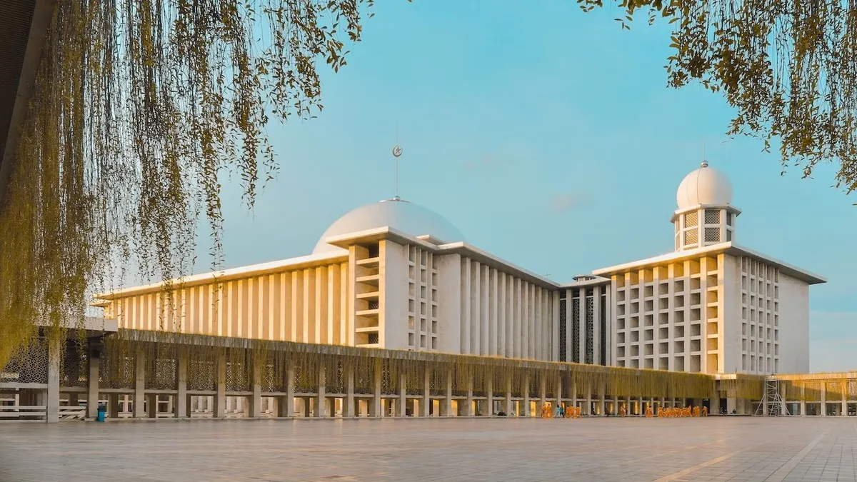 Menelusuri Keagungan Arsitektur Islam: 15 Masjid Terbesar di Dunia, Apakah Masjid Istiqlal Termasuk di Dalamnya? (Unsplash)