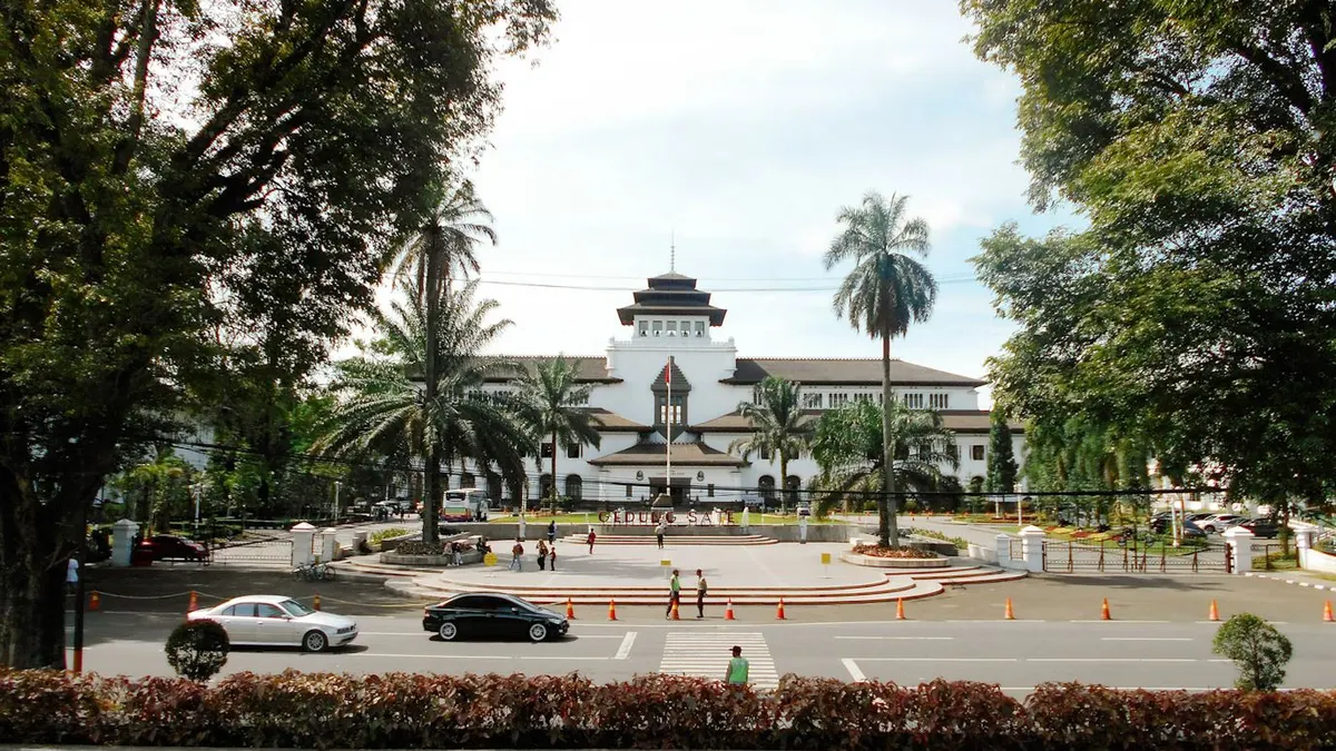 Bandung Disebut Kota Sepi Klakson hingga Buat Kreator Heran, Netter: Riil Cuy, Jangan Sampai Prindavan Lihat! (Arfan Husni Hasibuan/Unsplash)
