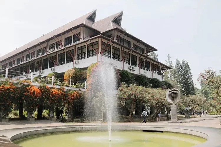 Institut Teknologi Bandung (ITB)