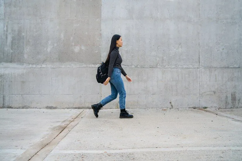 Cara Berjalan Ternyata Bisa Ungkap Kepribadian dan Sifat Asli Seseorang, Kamu yang Mana? (Freepik)