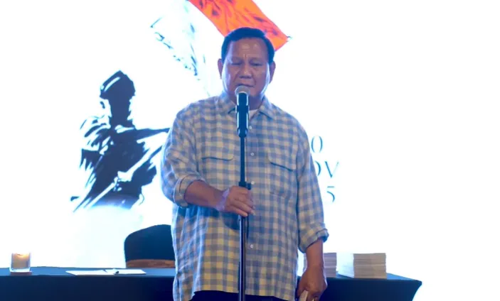 Mendengar pertanyaan tersebut, Prabowo sambil menahan emosinya tapi terlihat oleh pemirsa, memberikan jawaban dan membuat hal itu jadi viral