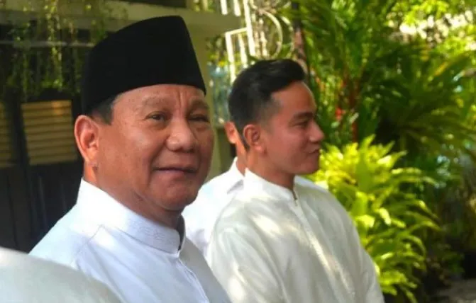 Jokowi mengatakan sebagai orang tua hanya bisa memberikan doa dan restu soal Gibran jadi cawapres Prabowo Subianto.