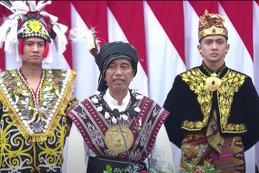 Sehari sebelum dilakukan upacara Kemerdekaan RI k-78, Jokowi hadiri Sidang Tahunan MPR yang dilaksanakan di Gedung DPRMPR RI.