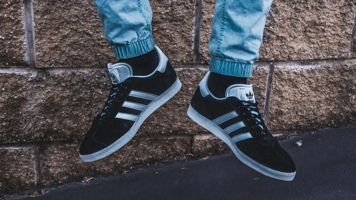 Sepatu Adidas