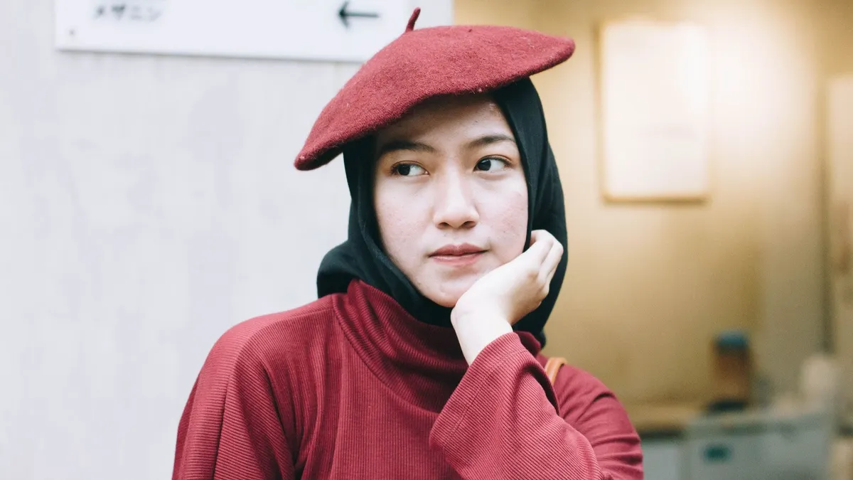 Sebetulnya tidak heran jika melalui tatapan mata, kamu bisa membaca sifat maupun karakter yang dimiliki oleh orang lain.