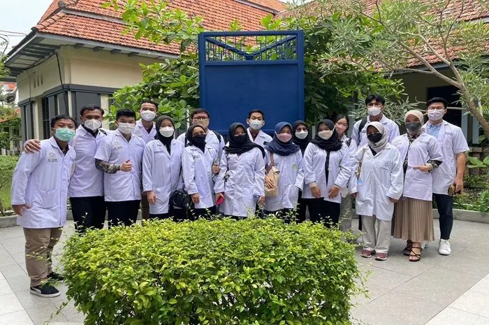 Mahasiswa Fakultas Kedokteran Unair