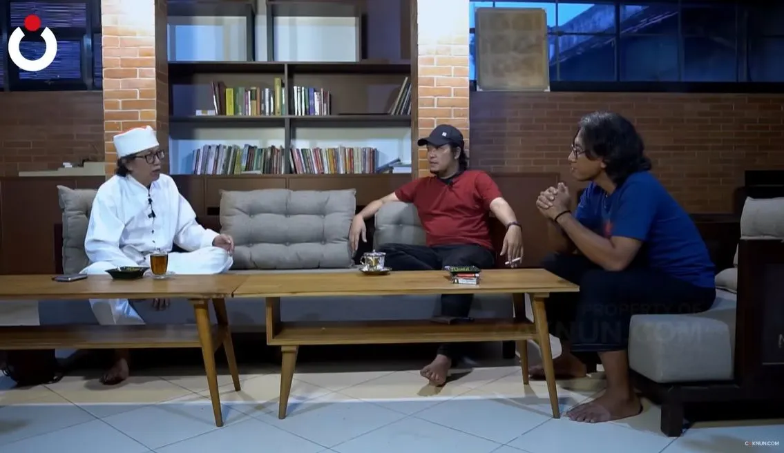 Sempat Sempat Jokowi Mirip Fir’aun dan Luhut Mirip Haman, Cak Nun Mengaku Lagi Kesambet