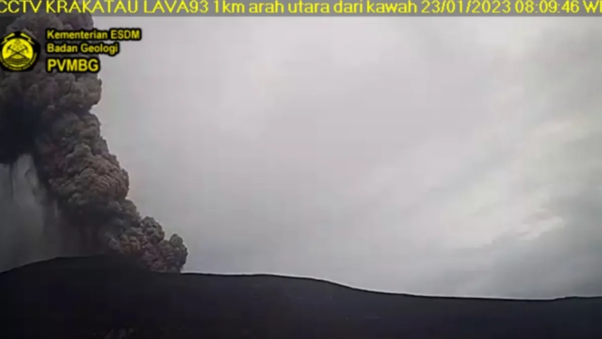 Gunung Anak Krakatau kembali erupsi pada pagi ini, Senin, 23 Januari 2023, ada imbauan untuk warga dan pendaki.