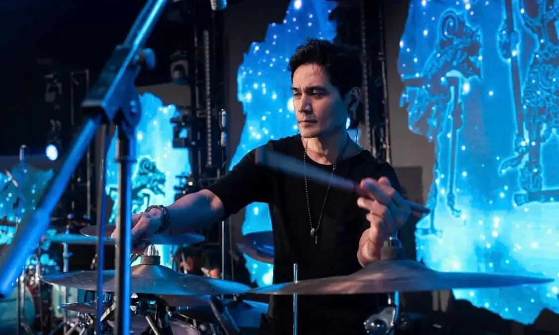Viral! Bongkar 5 Rahasia Awet Muda Tyo Nugros  Drummer Dewa 19 yang Dijuluki Vampire Indonesia 