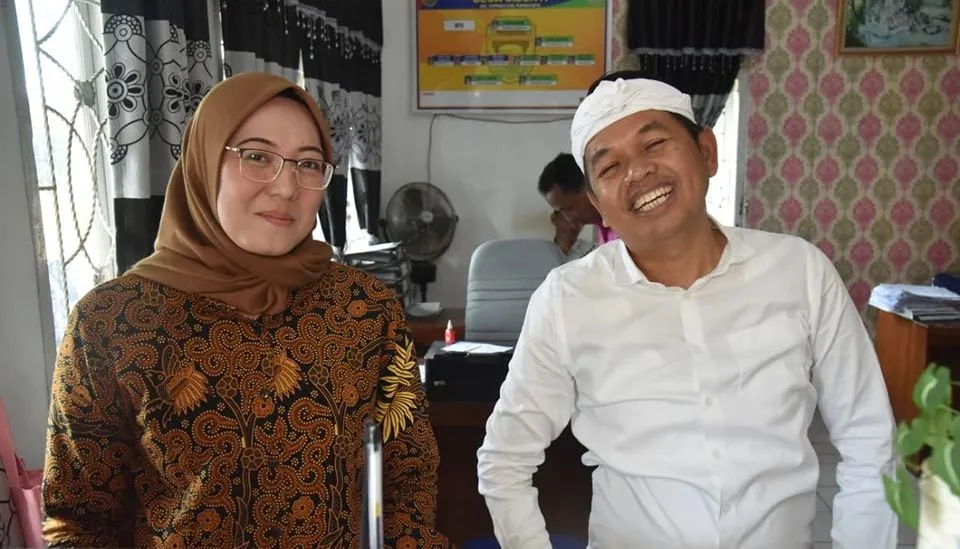 Dedi Mulyadi Pamer Foto Bareng Sosok Mirip Anne Ratna Mustika, Netizen: Susah Move On Ya Pak