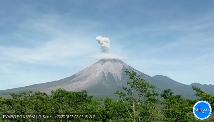 Gunung Semeru Kembali Erupsi Dua Kali Hari Ini dengan 19 Kali Gempa Letusan, Masyarakat Dilarang Mendekat