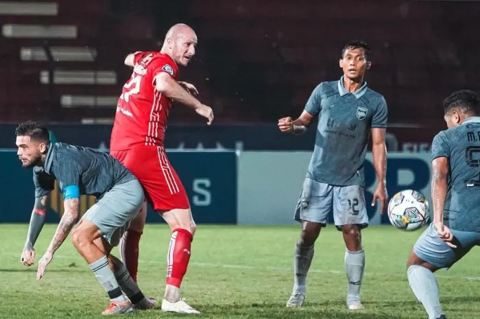 Drama Lempar Ludah hingga Pukulan Diego Michiels pada Michael Krmencik Berujung Blacklist dari Komdis PSSI