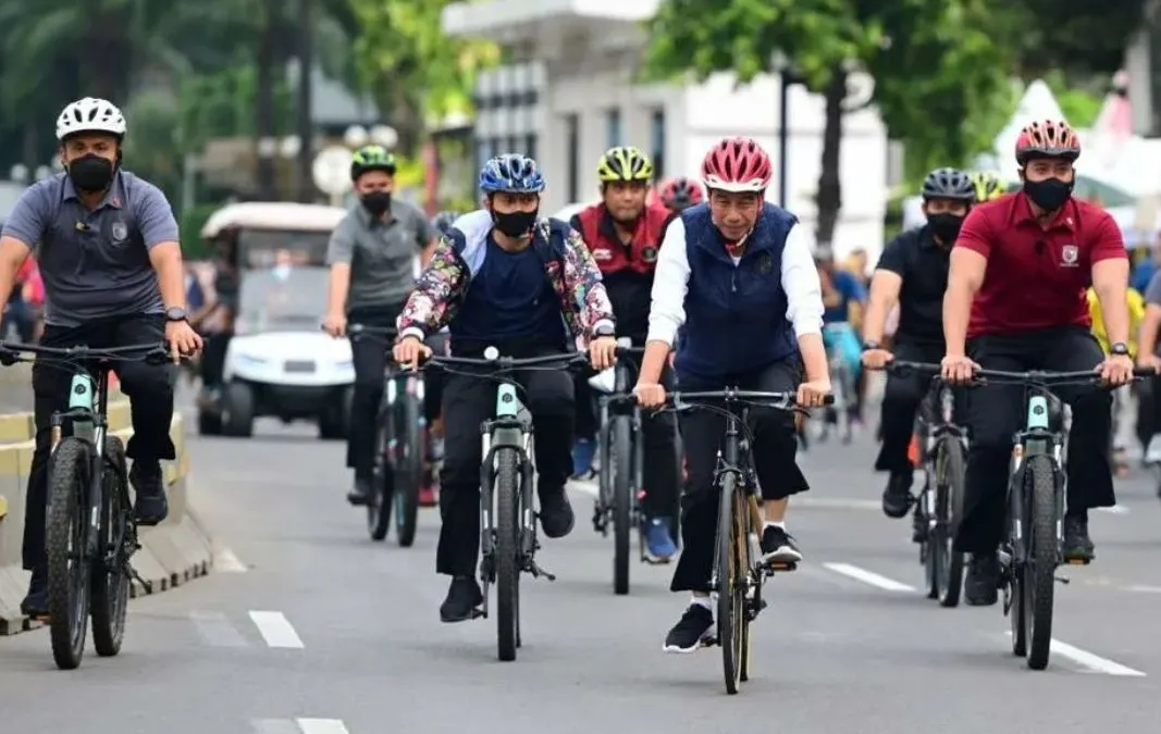 Presiden Jokowi Bersepeda di CFD Sudirman-Thamrin