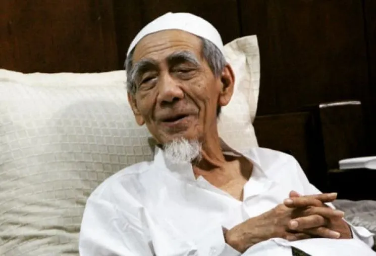 Nasehat Mbah Moen pernah berikan nasehat walau sederhana namun jika dilakukan maka akan membuat hidup menjadi lebih bermakna dan bermanfaat.